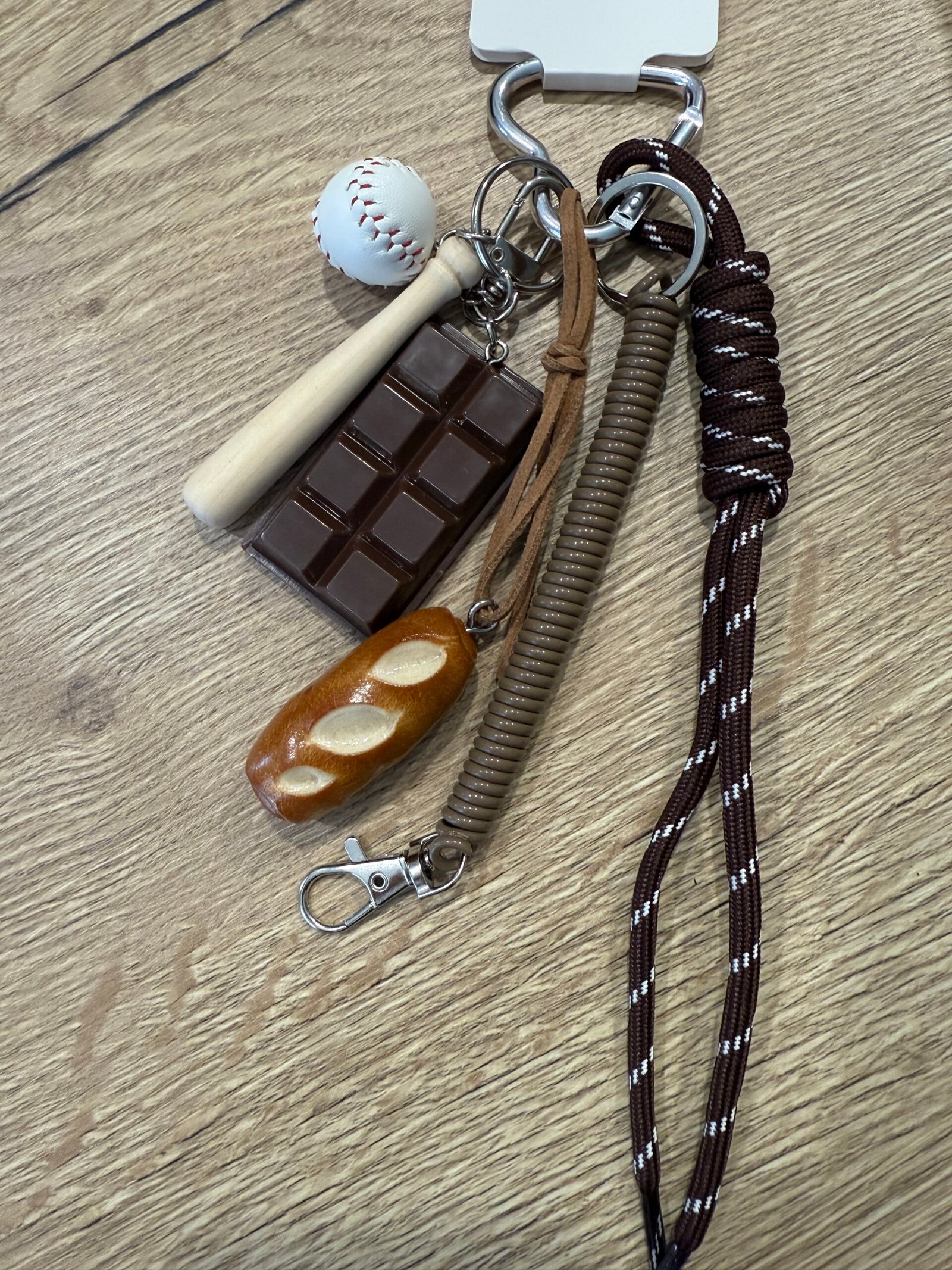 ATTACHE SAC/ PORTE CLÉS BAGUETTE