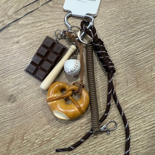 ATTACHE SAC/ PORTE CLÉS BRETZEL